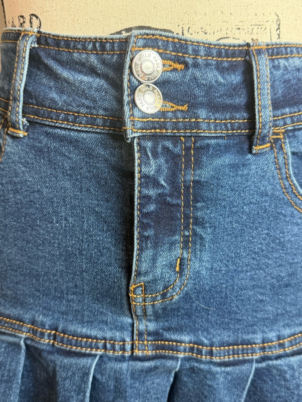 Wild Fable Denim Pleated Mini Skirt Size 6 Y2K Low Rise Blue Jean Skirt Sporty - Picture 3 of 9